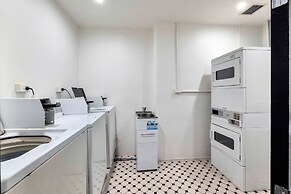 Compact & Budget City Apartment with Air-con