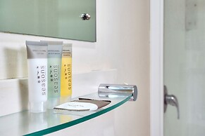 Compact & Budget City Apartment with Air-con