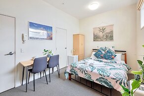 Compact & Budget City Apartment with Air-con