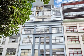 Compact & Budget City Apartment with Air-con