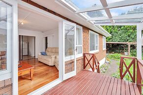 3 Bedroom In Onehunga w Parking - Wifi - Netflix