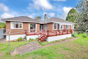 3 Bedroom In Onehunga w Parking - Wifi - Netflix