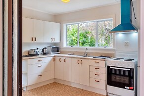 3 Bedroom In Onehunga w Parking - Wifi - Netflix