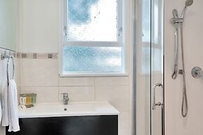 Spacious 3 Bedroom Near Middlemore