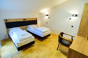 Lord Jack Apartments