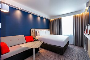 Holiday Inn Express Bicester by IHG