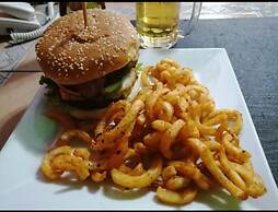 Hostal & Restaurante Bar Xtream