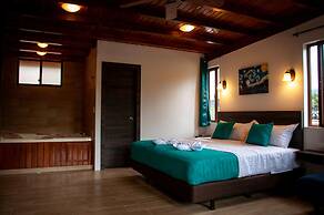 Toucan Platinum Suites Aparthotel