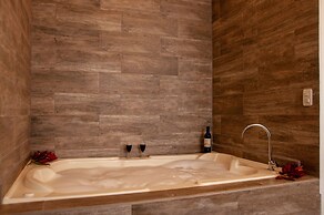 Toucan Platinum Suites Aparthotel