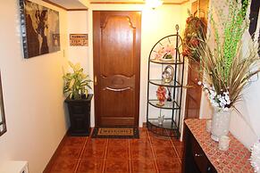 Cozy, Classy Duplex near NYC