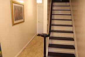 Cozy, Classy Duplex near NYC