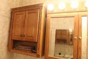 Cozy, Classy Duplex near NYC