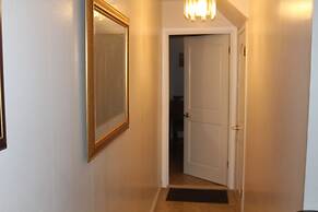 Cozy, Classy Duplex near NYC