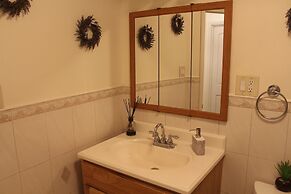 Cozy, Classy Duplex near NYC