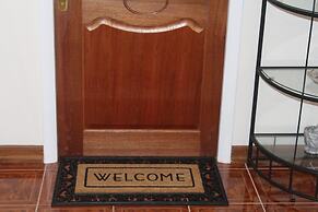 Cozy, Classy Duplex near NYC