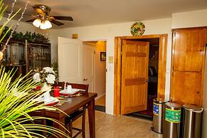 Cozy, Classy Duplex near NYC