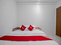 OYO 605 The Quarters