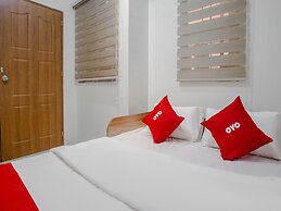 OYO 605 The Quarters