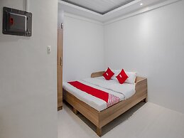 OYO 605 The Quarters