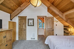 12 Central 2 Bedroom Home by Redawning