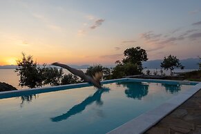 Searocks Exclusive Villas Resort