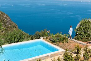 Searocks Exclusive Villas Resort