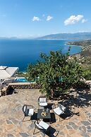 Searocks Exclusive Villas Resort