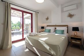 Abeloessa Methonian Hospitality