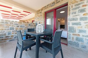 Abeloessa Methonian Hospitality