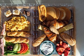 Abeloessa Methonian Hospitality