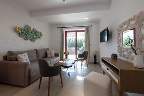 Abeloessa Methonian Hospitality