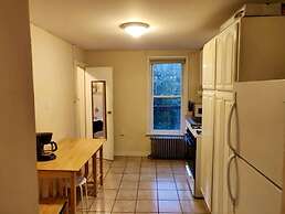 Serene Studio close to NYC. Walk to shops, PATH