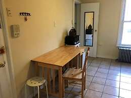 Serene Studio close to NYC. Walk to shops, PATH