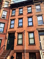 Serene Studio close to NYC. Walk to shops, PATH