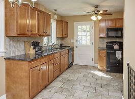 Prime Location! 5BR in Quaint Neighborhood!