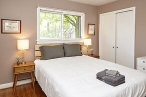 Prime Location! 5BR in Quaint Neighborhood!