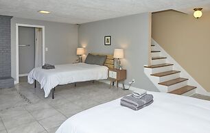 Prime Location! 5BR in Quaint Neighborhood!