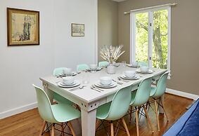 Prime Location! 5BR in Quaint Neighborhood!