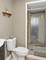 Prime Location! 5BR in Quaint Neighborhood!