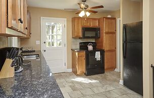 Prime Location! 5BR in Quaint Neighborhood!