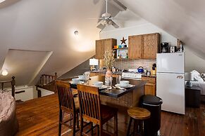 Center of Highlands! Spacious Bardstown loft!