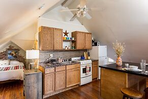 Center of Highlands! Spacious Bardstown loft!