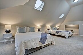 Spacious 6BR/3BA House w/ Parking! Sleeps 20!