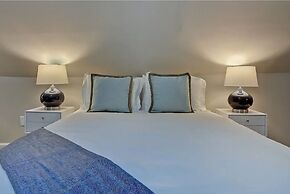 Spacious 6BR/3BA House w/ Parking! Sleeps 20!