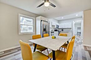 Spacious 6BR/3BA House w/ Parking! Sleeps 20!