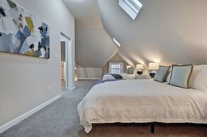 Spacious 6BR/3BA House w/ Parking! Sleeps 20!