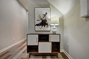 Spacious 6BR/3BA House w/ Parking! Sleeps 20!