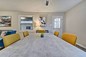 Spacious 6BR/3BA House w/ Parking! Sleeps 20!