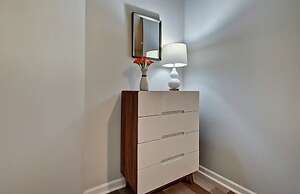 Spacious 6BR/3BA House w/ Parking! Sleeps 20!