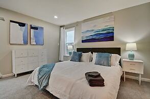 Spacious 6BR/3BA House w/ Parking! Sleeps 20!